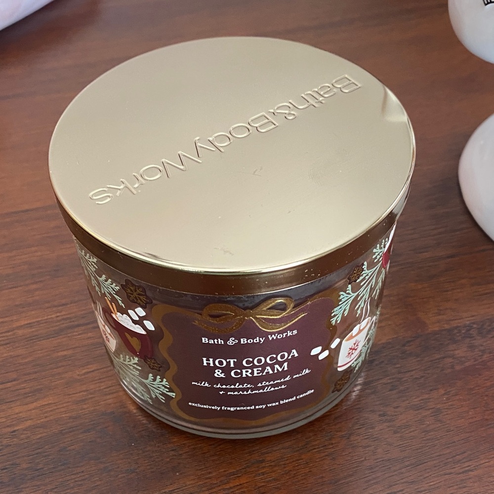 Bath & Body Works Hot Cocoa & Cream Candle with Bunny Holder - Picture 4 of 6